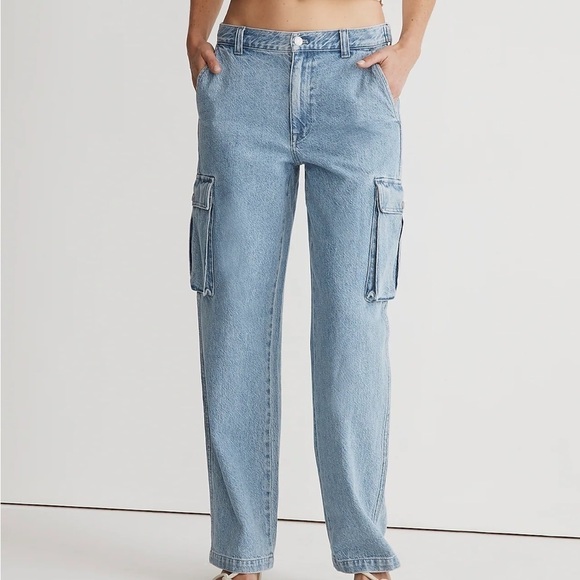 Madewell Low-Slung Straight Cargo Jeans in Coleman Wash - Picture 2 of 7